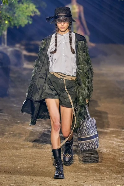 Look 34